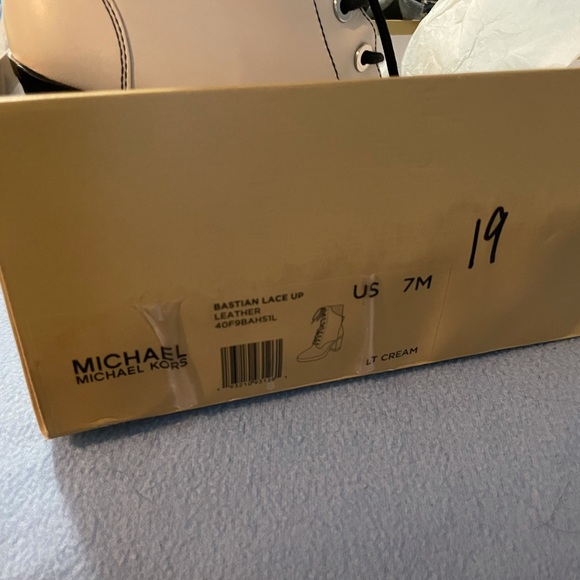 Michael Kors heel boots - Picture 5 of 9